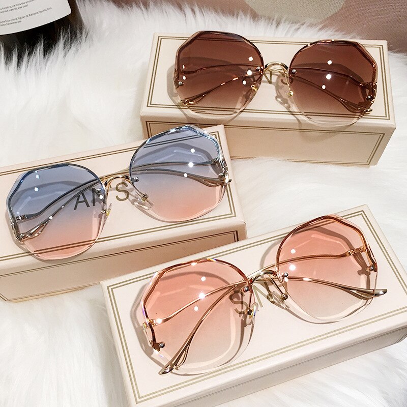 TRENDY OVERSIZED SQUARE SUNGLASSES