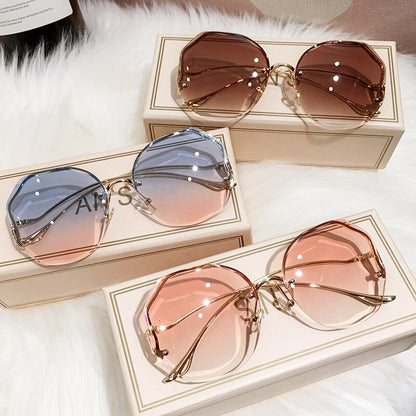 TRENDY OVERSIZED SQUARE SUNGLASSES