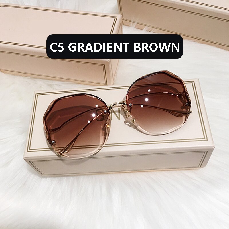 TRENDY OVERSIZED SQUARE SUNGLASSES