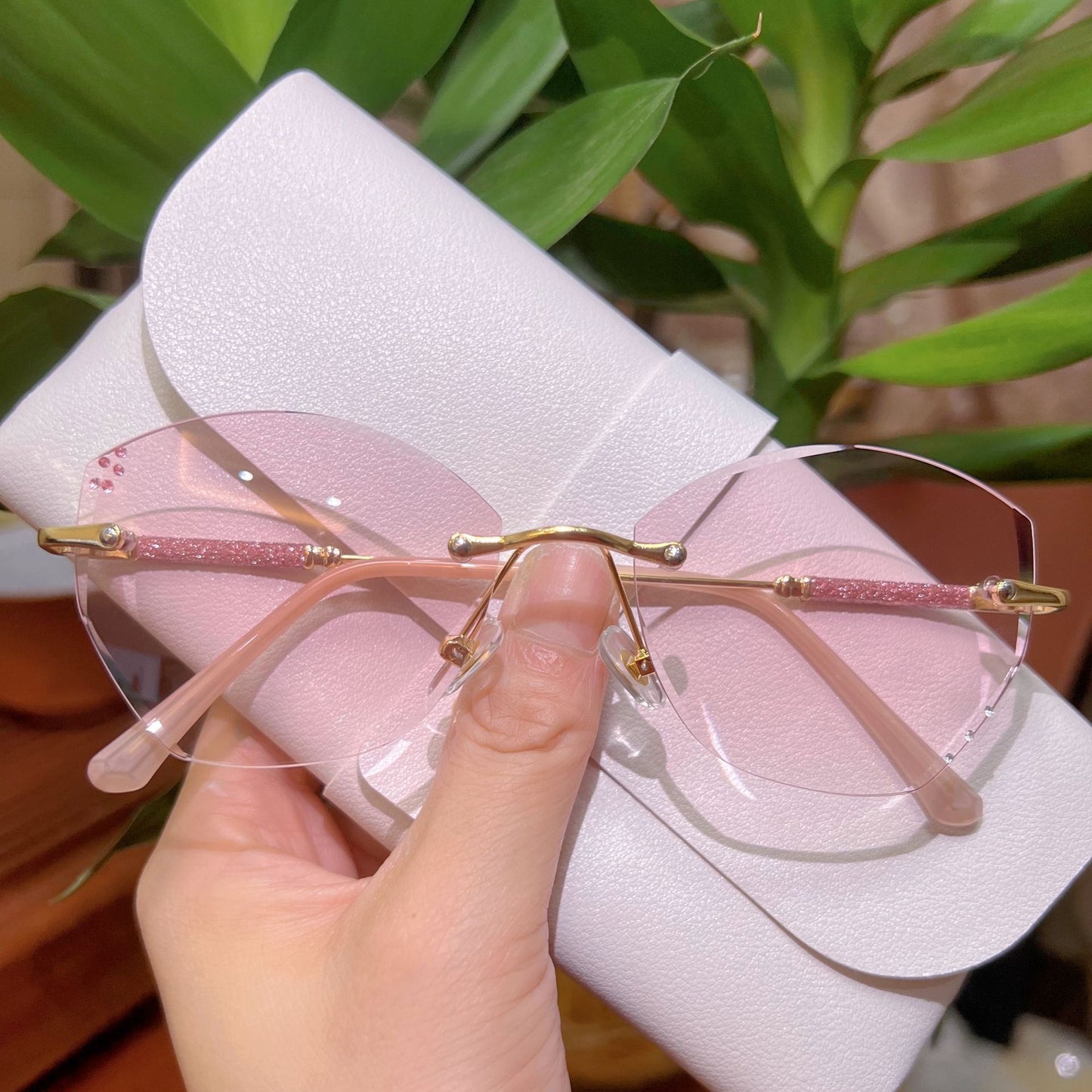 WOMEN'S ULTRA-LIGHT FASHION FRAMELESS ANTI-BLUE LIGHT READING GLASSES