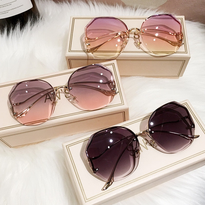 TRENDY OVERSIZED SQUARE SUNGLASSES